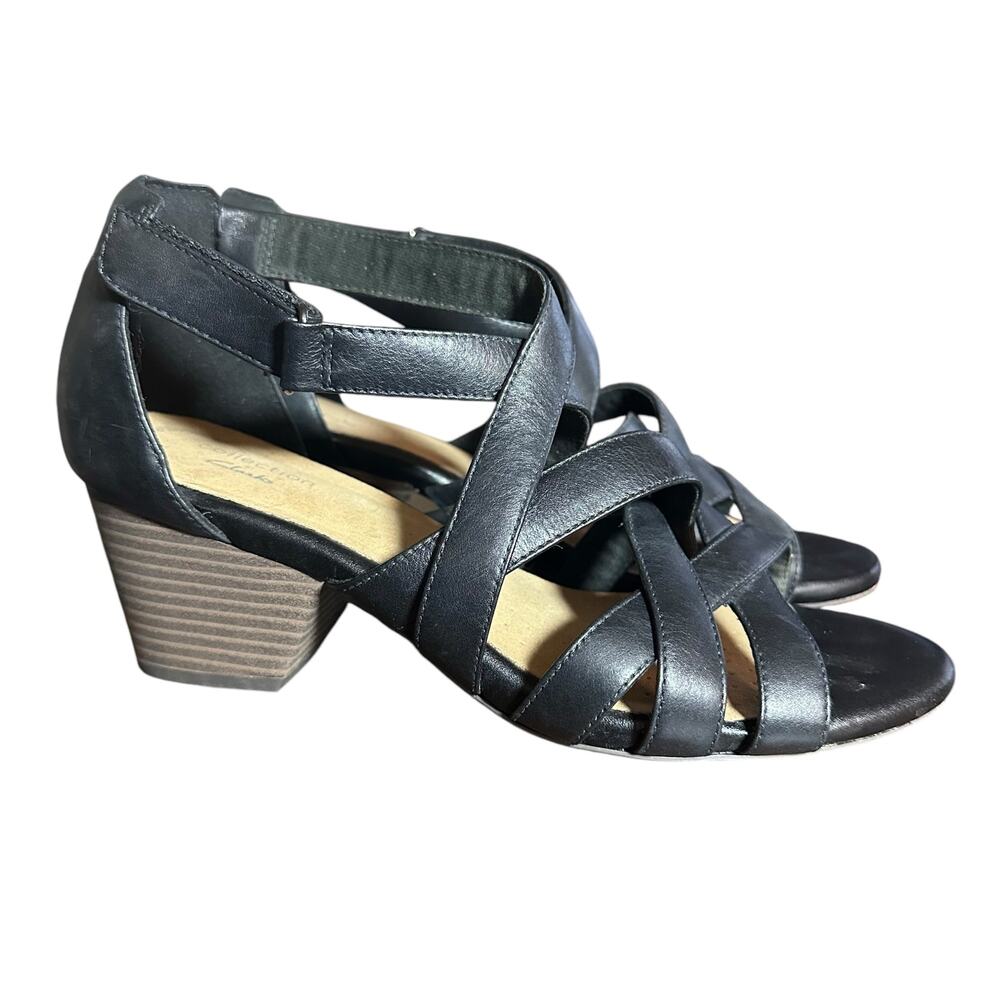 Clarks women's Loreve pop strappy heeled sandle with ortholite footbed size 9